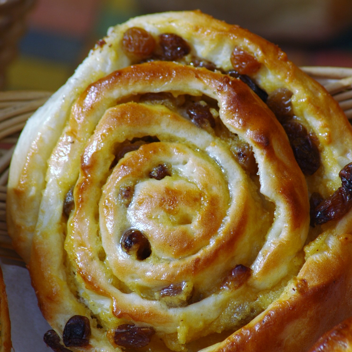 Raisin cinnamon roll image